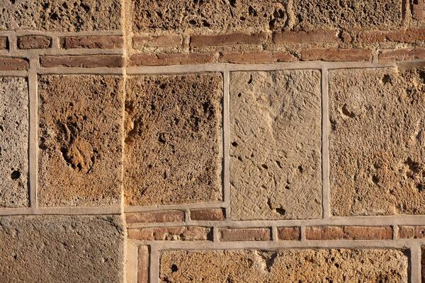 Wall made of brick and hewn stone