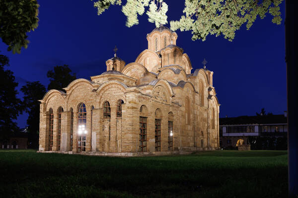 Night picture of the church