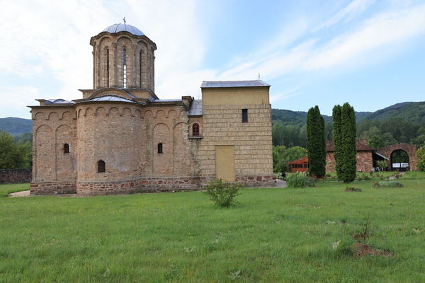 Северна страна цркве